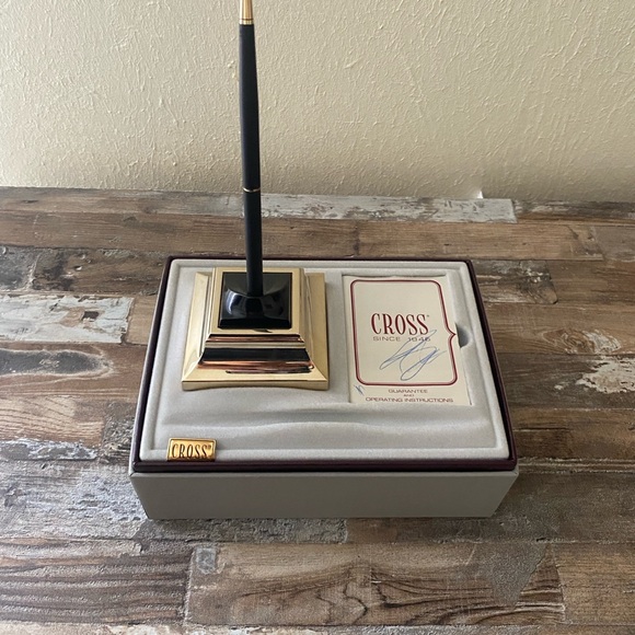 Cross Refillable Pen with Metallic Finish Base - Picture 2 of 5